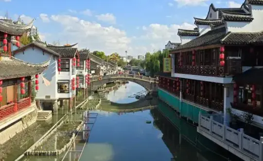 上海环贸iapm探店，白领午餐人均50元真的能吃饱吃好？我跑断腿试了7家